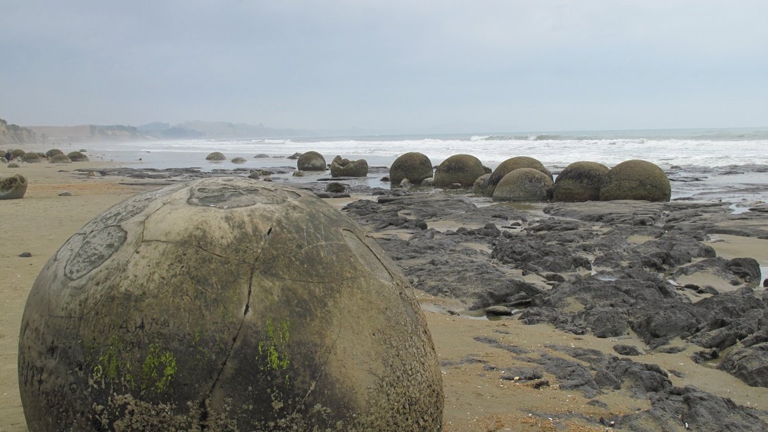 beidenmoerakiboulders.jpg