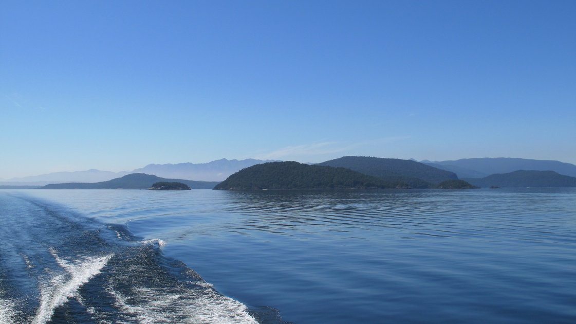 fahrtberdenlakemanapouri.jpg