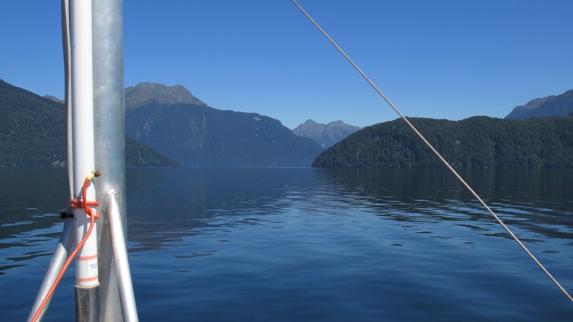 fahrtberdenlakemanapouri2.jpg