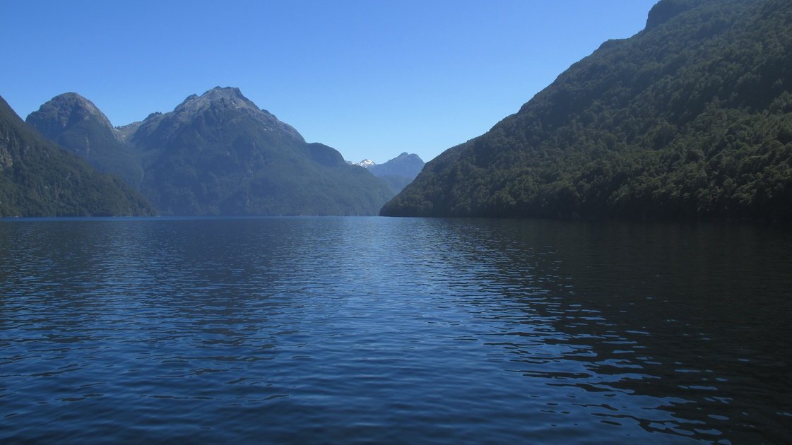 fahrtberdenlakemanapouri3.jpg