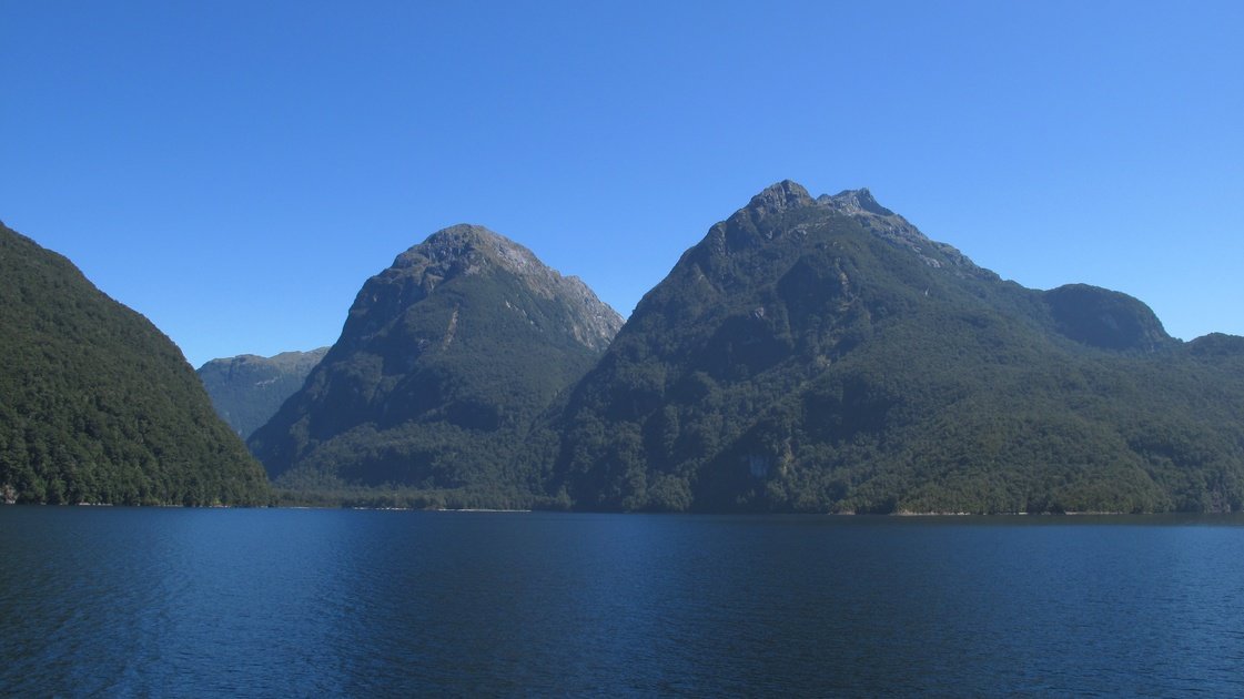 fahrtberdenlakemanapouri4.jpg