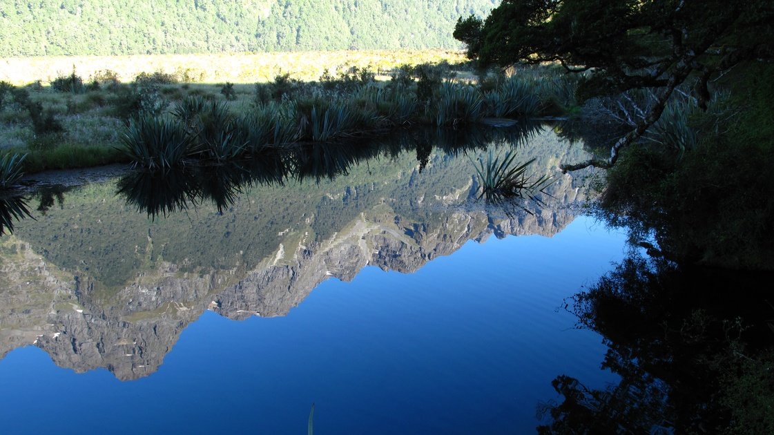 pausebeidenmirrorlakes.jpg